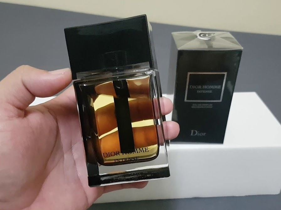 Dior Homme у мужчины в руках.jpg Dior Homme у мужчины в руках.jpg